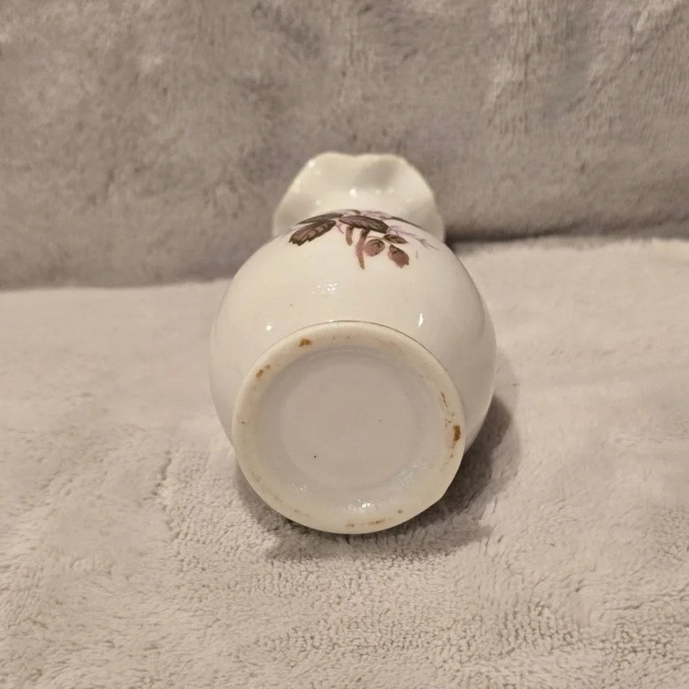 Vintage White Ceramic Rose Bud Vase Ruffled Gold Trim Floral Pink 4.25 Inch